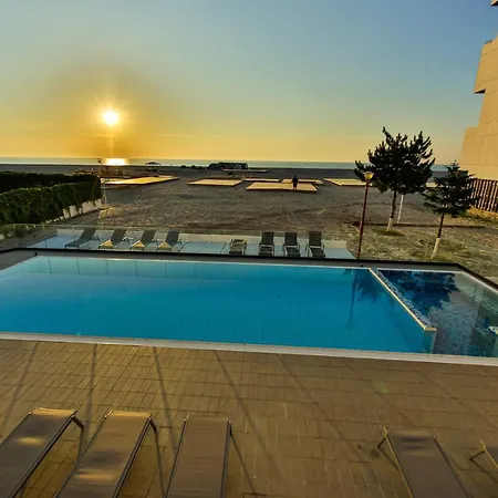 Jijo's 3* Mamaia