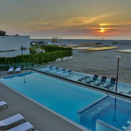 Jijo's 3* Mamaia