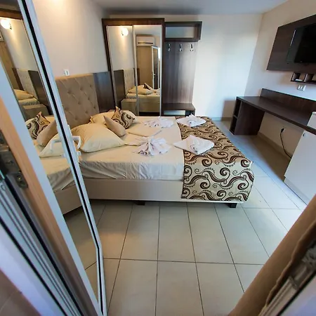 Hotel Jijo's Mamaia